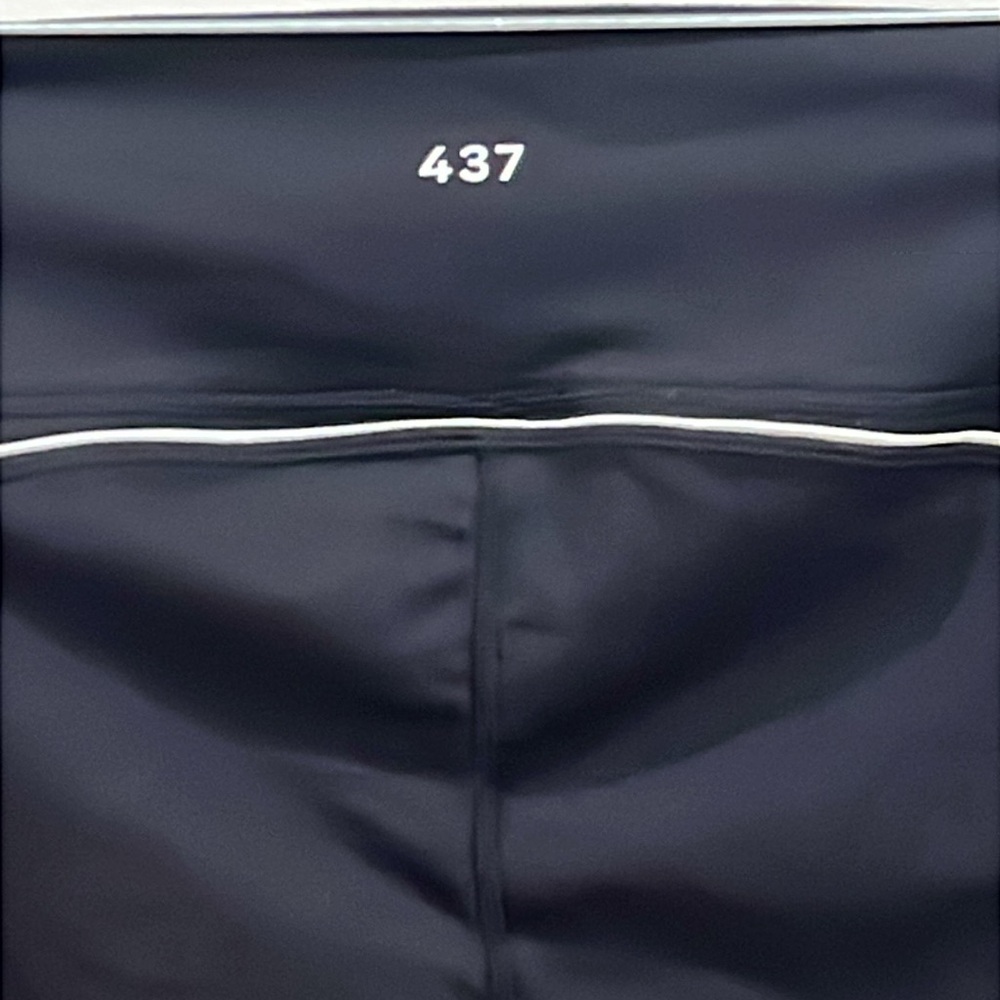 437 The Studio Legging in Black/Creme - Picture 6 of 7